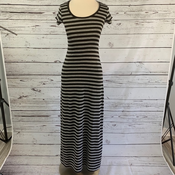 Rue21 Dresses & Skirts - 🐼BLACK AND GREY MAXI DRESS LONG 🐼